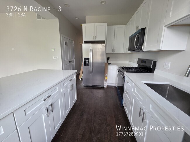 Building Photo - 3726 N Racine Ave