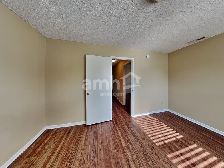 Building Photo - 10176 Cumberland Pointe Blvd