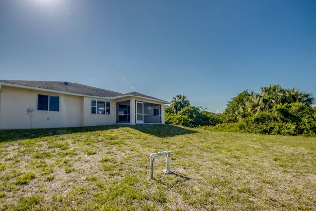 Building Photo - COMING SOON! 3 bedroom 2 bathroom single f...