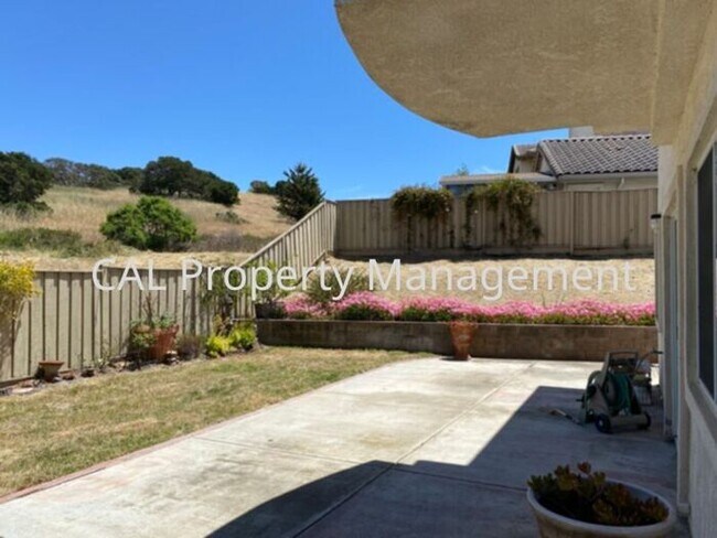 Building Photo - 3 Bedroom home in Gated Community of Las P...