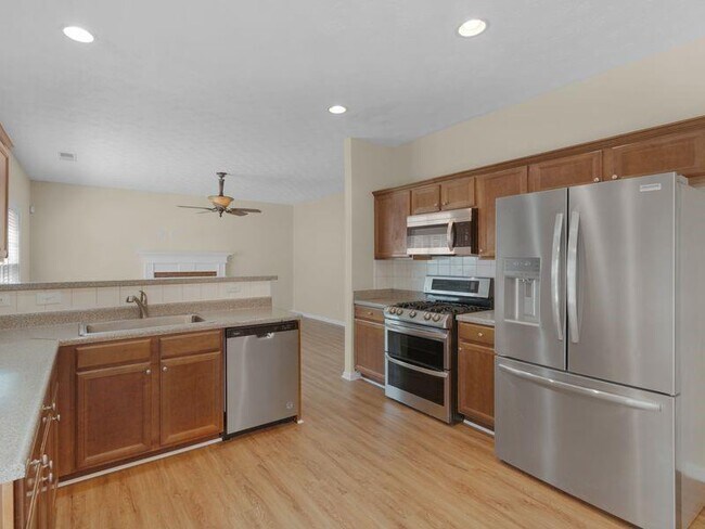 Building Photo - 362 Interlake