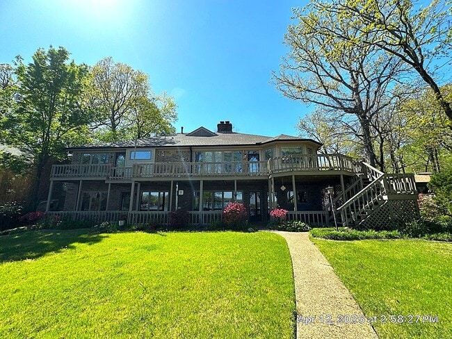 Building Photo - Live on the Lake in Lakeland!!