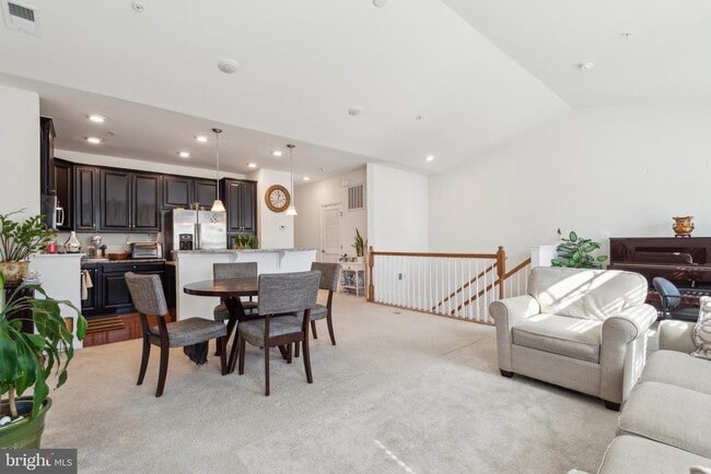 Building Photo - 42116 Piebald Square