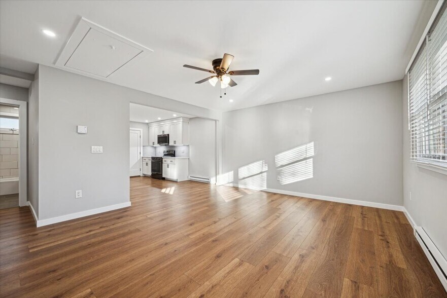 Building Photo - 285 Stamets Rd