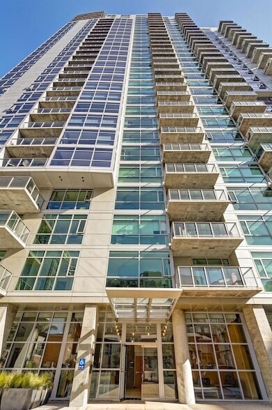 Building Photo - 800 The Mark Ln