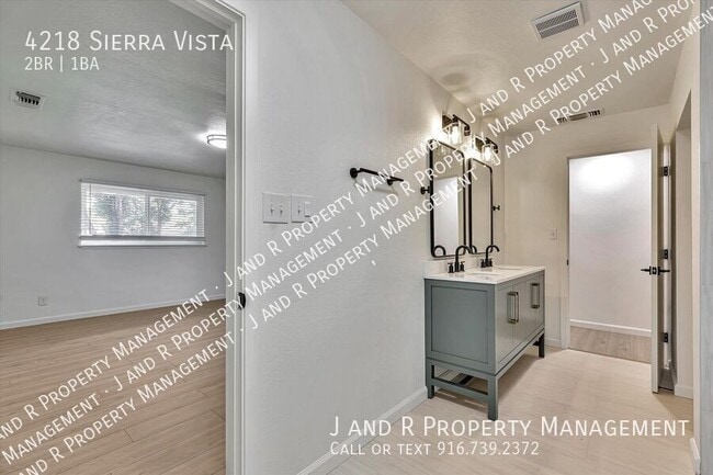 Building Photo - 4218 Sierra Vista Ave