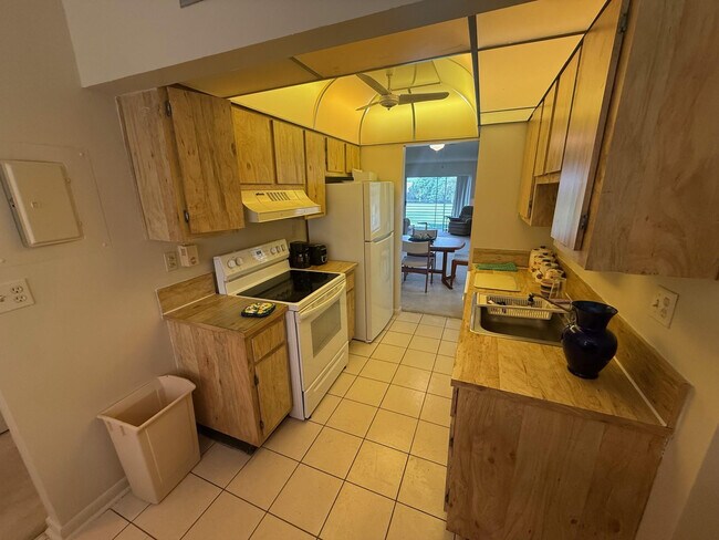 Building Photo - 8405 NW 61st St