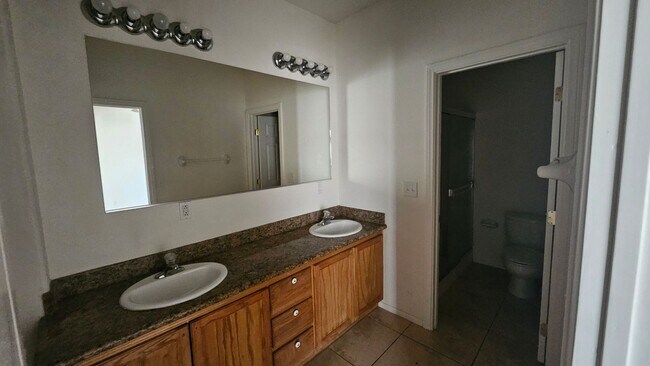 Building Photo - Bright and Open 3-Bed, 2-Bath Home on Kare...