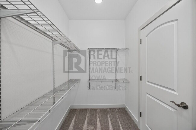 Building Photo - 8914 Hickory Dr