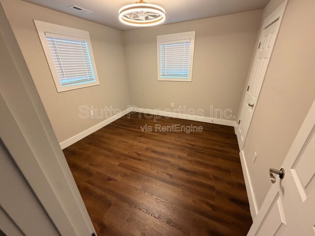 Building Photo - 633 Rivermont Rd