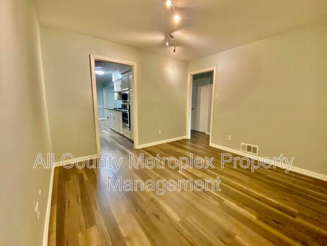 Building Photo - 3773 High Vista Dr