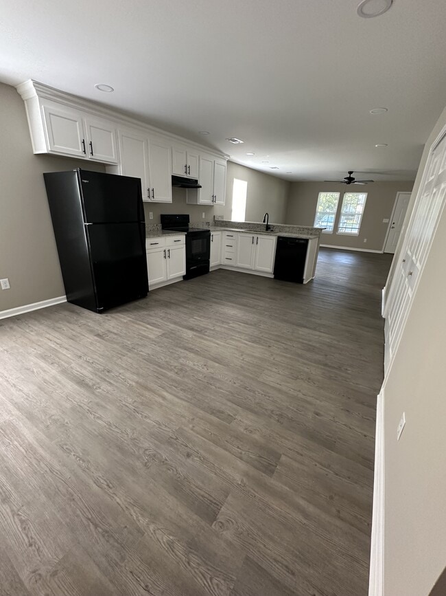 Building Photo - 305 E 22nd St