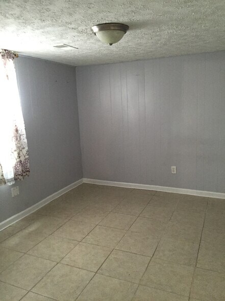 downstairs 2nd bedroom - 401 S 22nd St