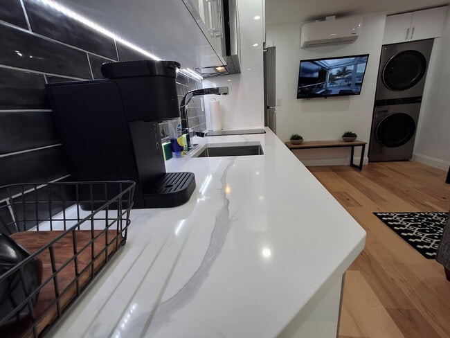 Building Photo - 17 Mt Pleasant Ave