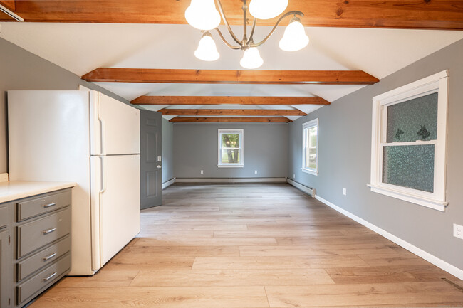 Building Photo - 86 S Rd