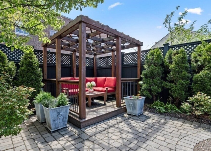 Building Photo - 66 Thorndike St