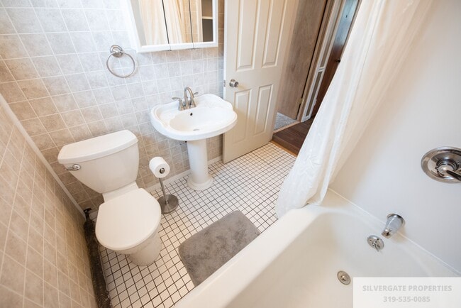 Bathroom - 3711 Oakland Rd NE