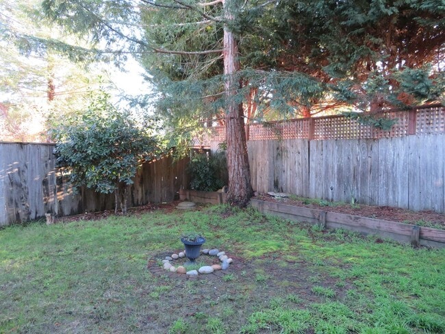Building Photo - 3 bedroom, 2 bathroom in Scotts Valley