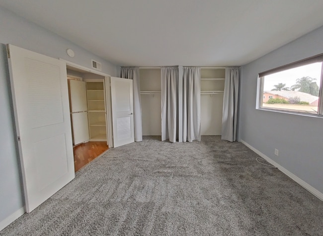 Building Photo - Spacious 1 Bedroom Condo in the Gated Park Bristol Community