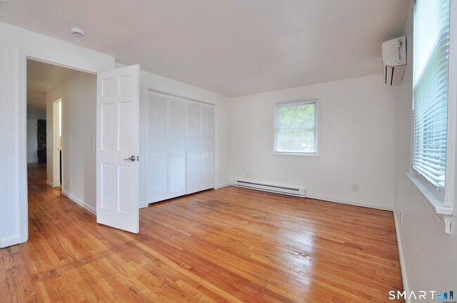 Building Photo - 13 Pleasant View Ave