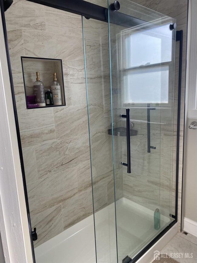 Building Photo - 645 Kimball Ave