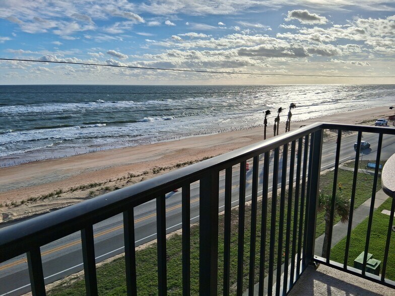 Building Photo - 2390 Ocean Shore Blvd