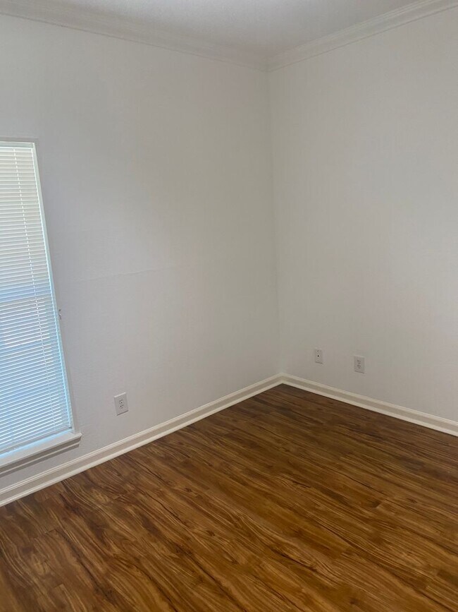 Building Photo - Marina Pointe One Bedroom Unit