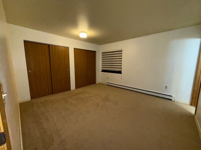 Building Photo - Spacious 4-bedroom / Heat included / 1 car garage