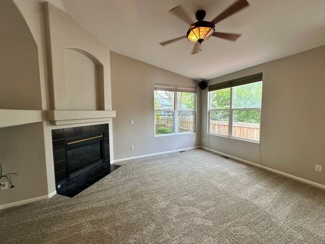 Building Photo - 3 Bedroom 3 Bath - Arapahoe Ridge Erie!