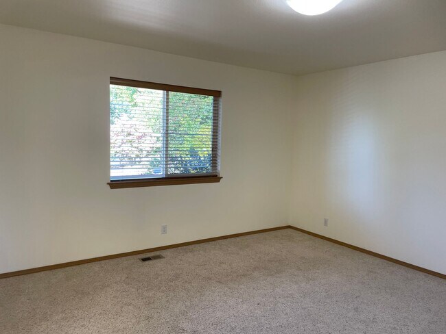 Building Photo - Lovely Single Level Home in Oak Harbor and...
