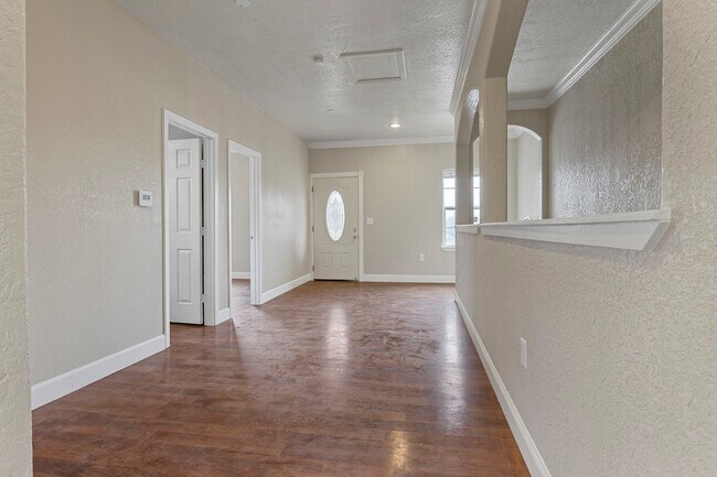 Building Photo - 7603 Glen Vista Dr