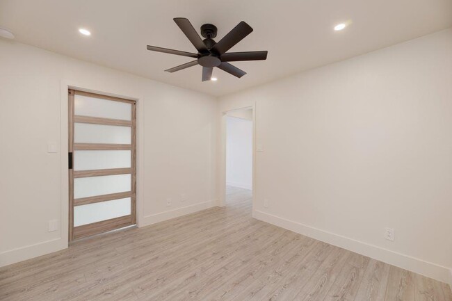 Building Photo - 1214 Barton Hills Dr