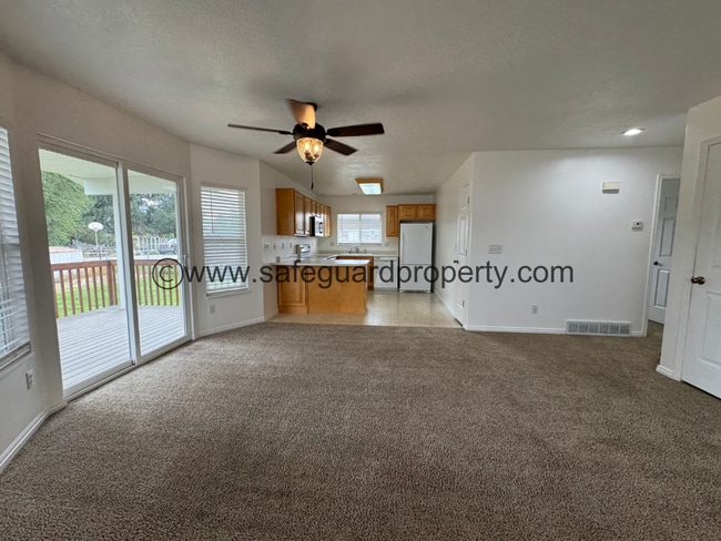 Building Photo - Cozy 2-Bedroom Home