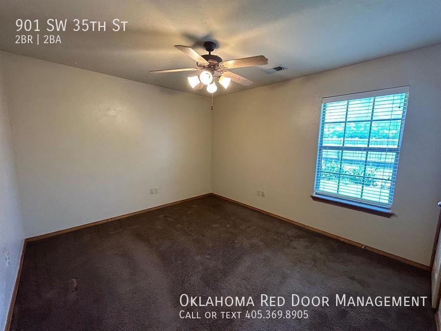 Building Photo - 901 SW 35th St