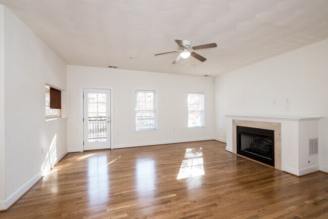 Building Photo - 915 Colley Ave