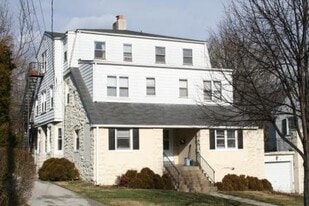 Building Photo - 133 Runnymede Ave