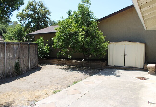 Building Photo - 6351 Chapel View Ln