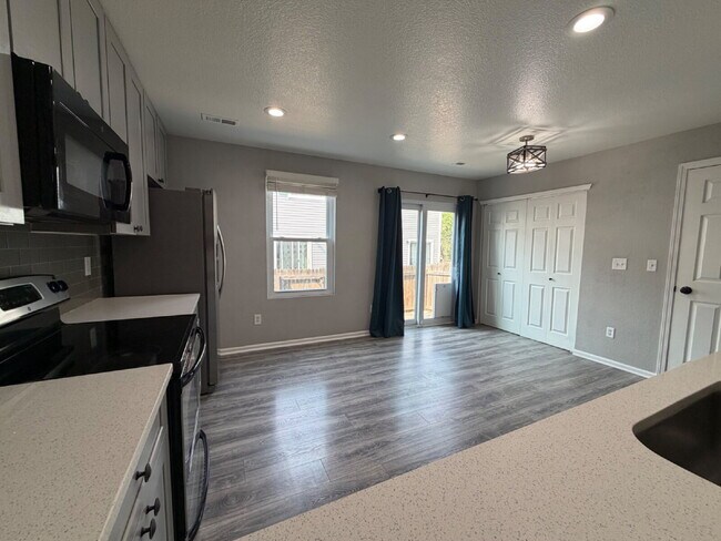 Building Photo - "Nicely updated 2-Bed 1.5 bath Townhouse in Englewood near Parker – Your Cozy Retreat Awaits!"