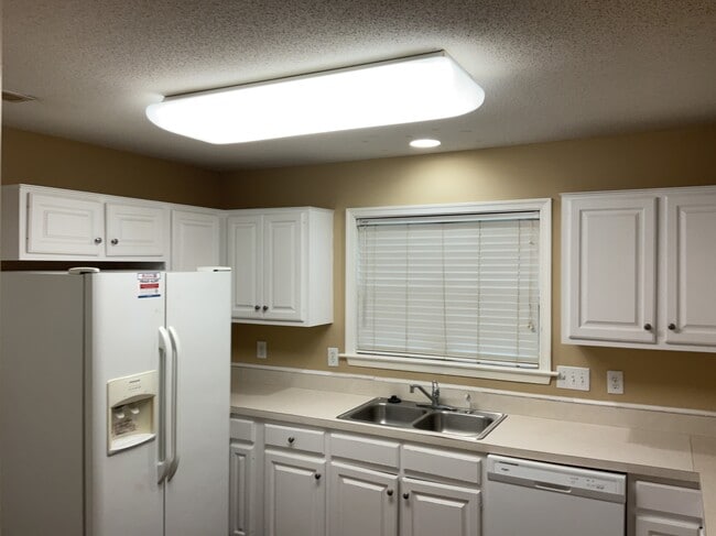 Building Photo - 1706 Hargrove Dr