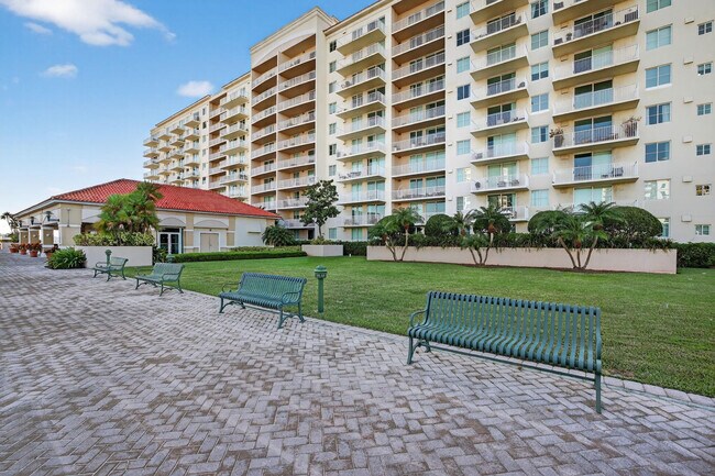 Building Photo - 3020 NE 32nd Ave