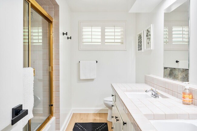 Second bathroom - 11411 Dona Pegita Dr