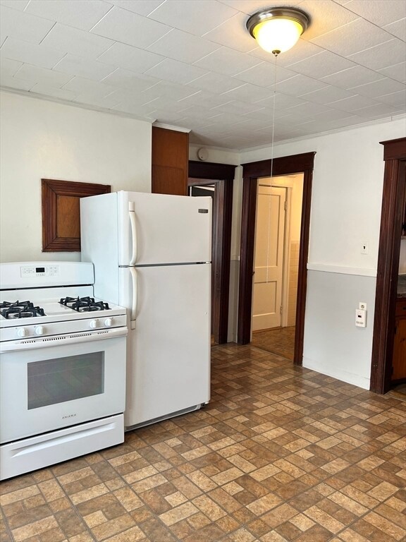 Building Photo - 52 Lincoln St