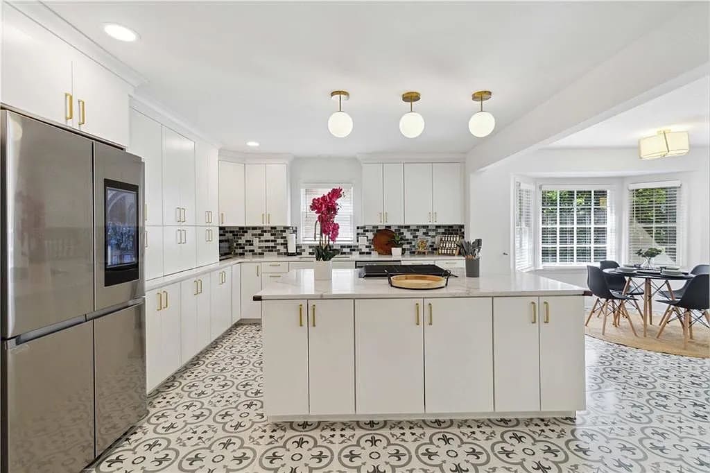 Building Photo - Room in Single Family Home on Glenwhite Dr