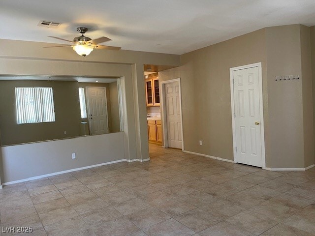 Building Photo - 926 Lloyd George Dr