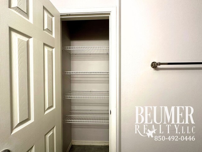 Building Photo - Solar Panel 3bd/2bath Home located Northeast Pensacola