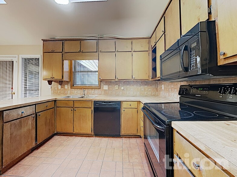 Building Photo - 3958 Cotswold Dr SW