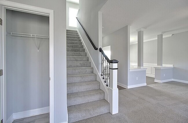 Building Photo - 566 Burke Dr