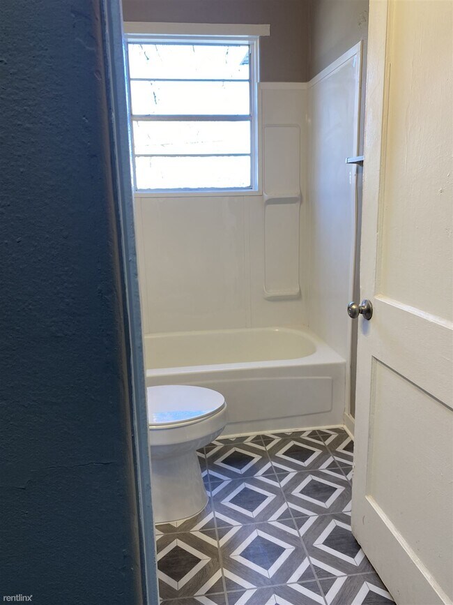 Building Photo - 2 br, 1 bath Duplex - 1231 Estelle Street