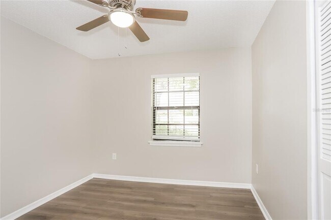 Building Photo - 302 N Miller Rd