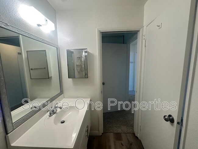 Building Photo - 491 Serento Cir